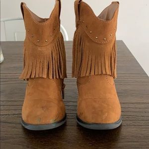 Toddler tassel boots